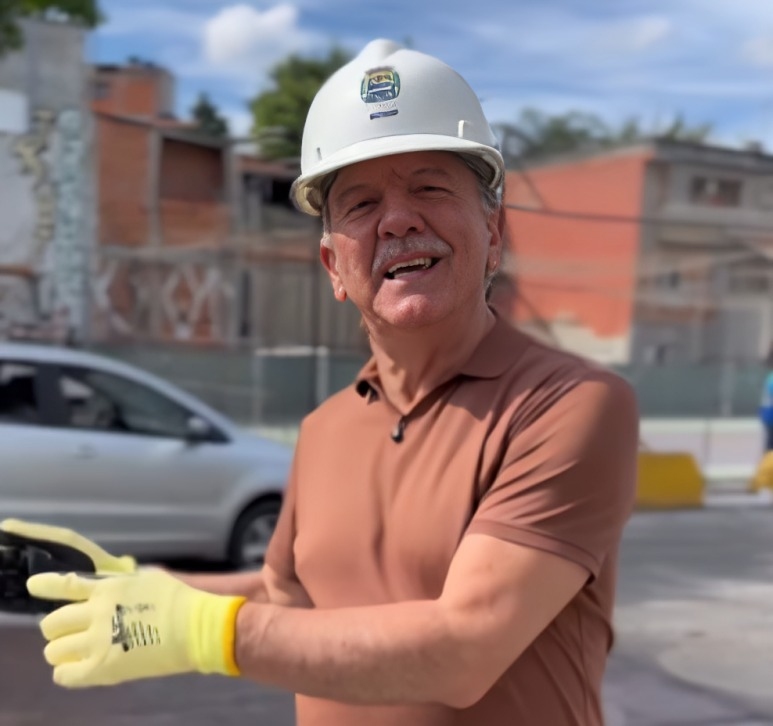 Prefeito Beto Piteri acompanha de perto obras de recapeamento no Jardim Mutinga