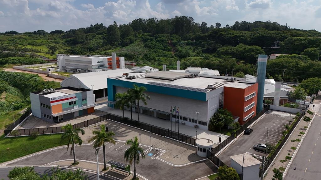 Etec Antônio Furlan abre inscrições para cursos técnicos gratuitos em Barueri