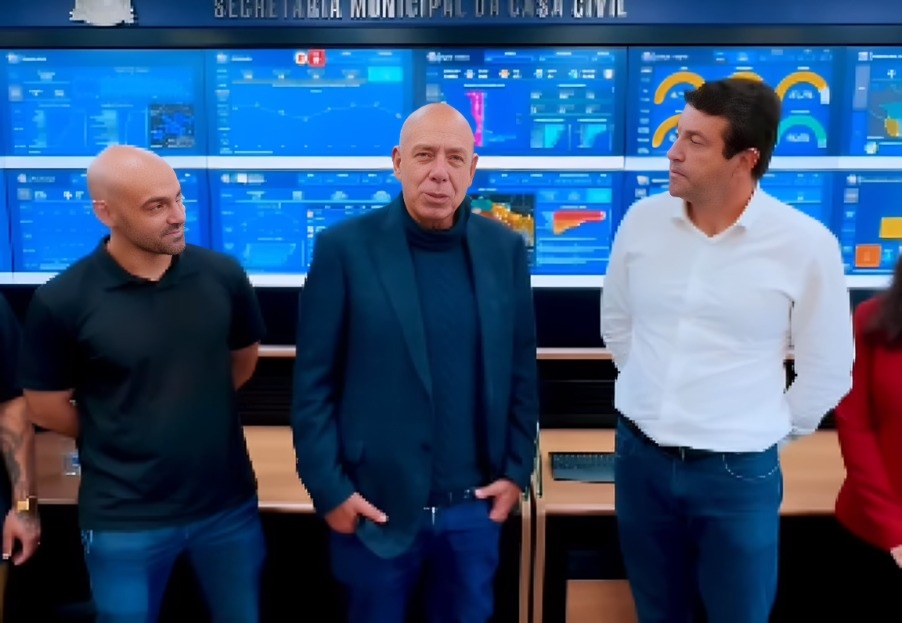 Prefeito Elvis Cezar recebe representantes da RedeTV em Santana de Parnaíba 