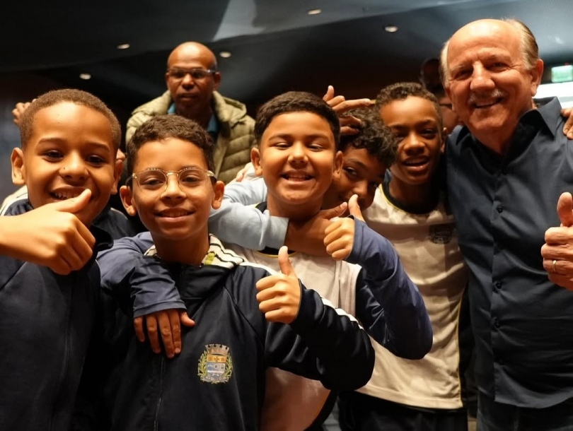 Prefeito Beto Piteri celebra sucesso do programa Hoje Tem Teatro em Barueri 