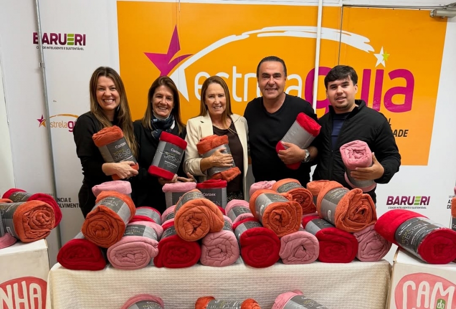 Damaris Piteri recebe doação de 60 mantas para a Campanha do Agasalho 2025