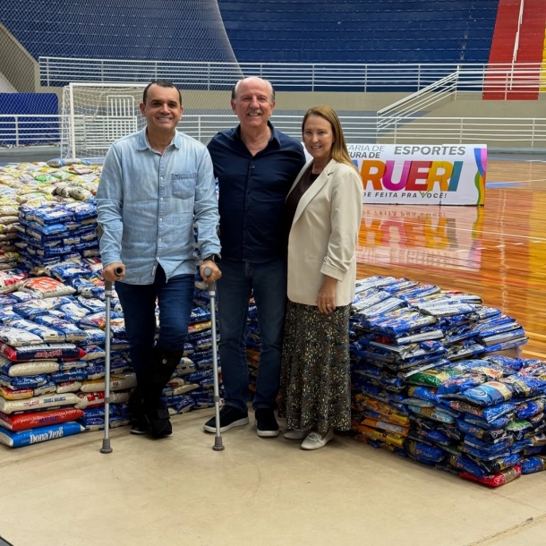 Beto Piteri e Damaris Piteri recebem doação de 12 toneladas de alimentos arrecadados 