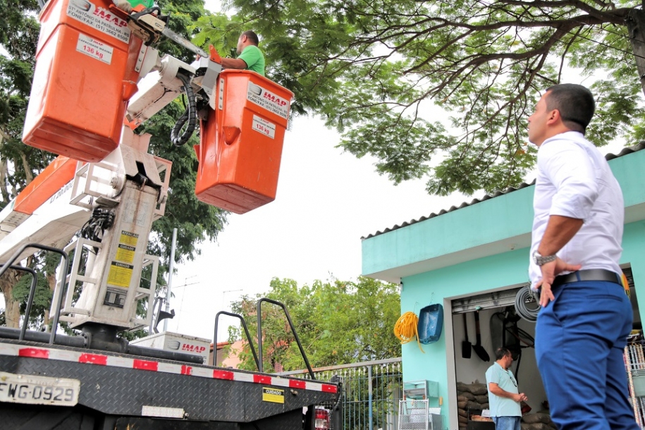Prefeito de Osasco acompanha mutirão para poda de árvores na zona Sul