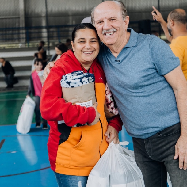 Beto Piteri participa da entrega da Campanha do Agasalho no Parque dos Camargos