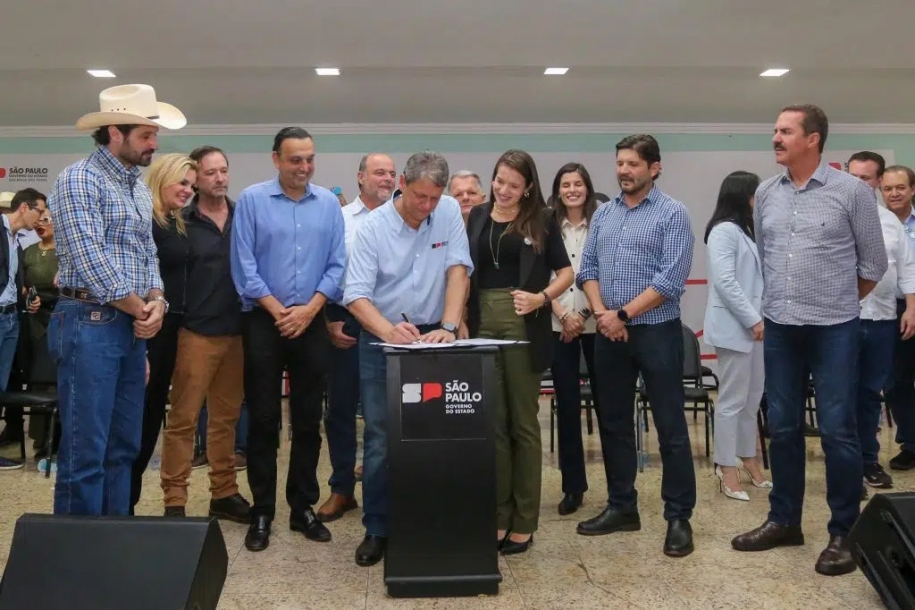 Tarcísio de Freitas anuncia R$ 260 mi em entregas e convênios