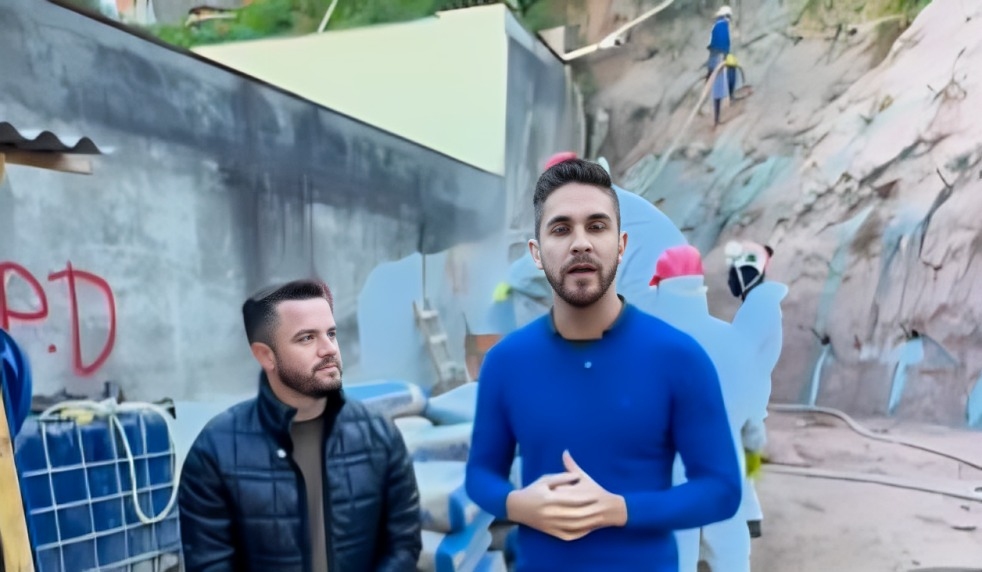 Prefeito Kauan Berto vistoria obra de contenção no Parque São Roberto