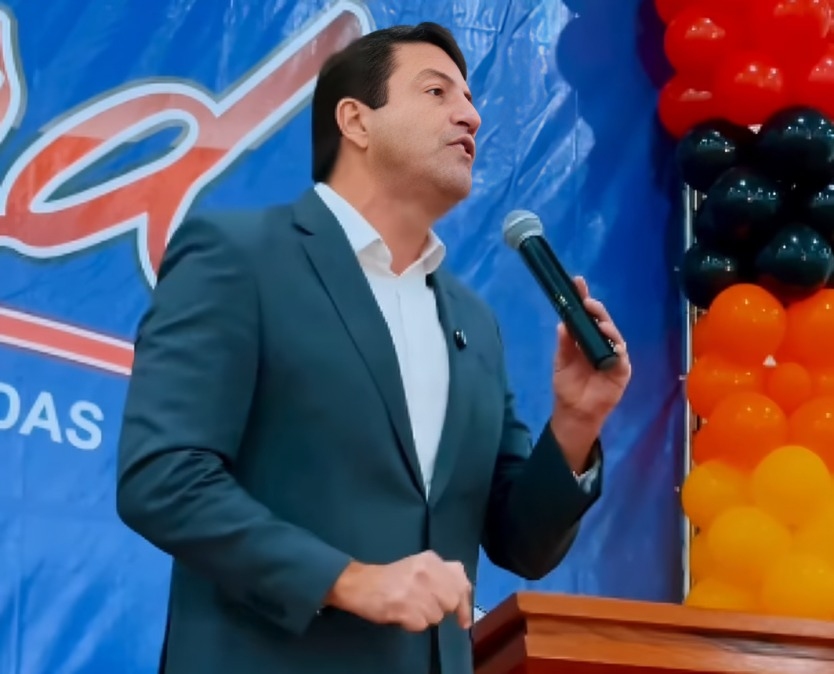 Prefeito Elvis Cezar prestigia formatura do Proerd em Santana de Parnaíba