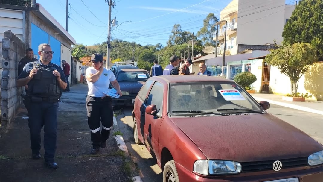 Prefeitura de Araçariguama remove veículos abandonados no Cintra Gordinho