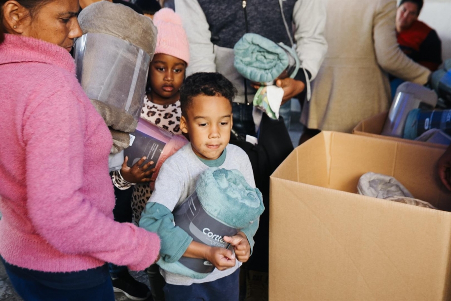 Santana de Parnaíba entrega cobertores a pessoas e famílias atendidas pelos CRAS 