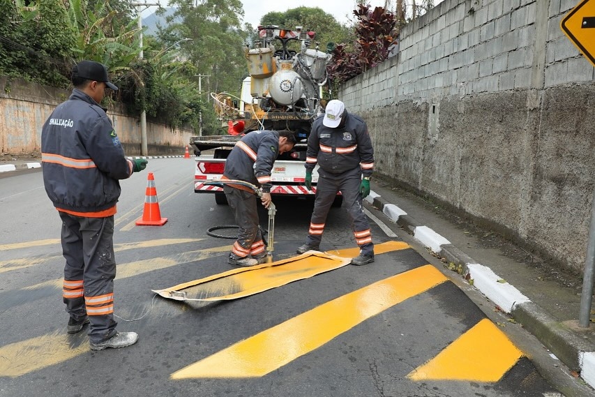 Elvis Cezar acompanha serviços da Operação Bairro Limpo no Refúgio dos Bandeirantes