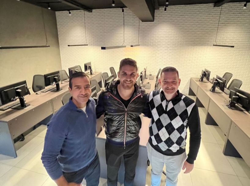 Kauan Berto entrega nova Sala de Tecnologia na EMEB Lucy Apparecida Bertoncini