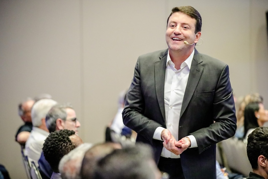 Prefeito Elvis Cezar destaca avanços na saúde de Santana de Parnaíba