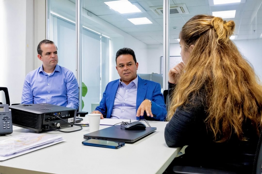 Teco Godoy discute melhorias viárias de Itapevi em reunião com diretora da ARTESP