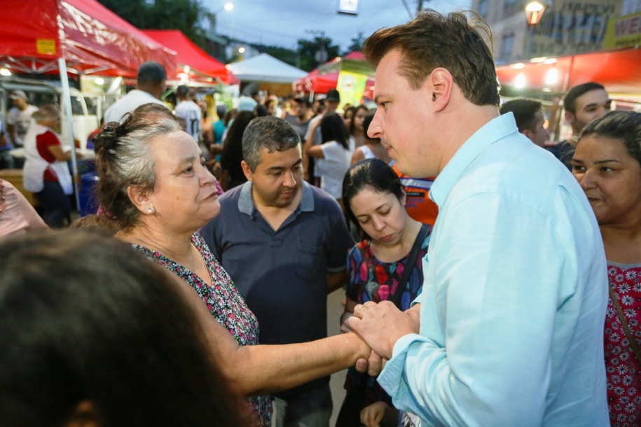 Feira Noturna estreia com sucesso de público em Itapevi