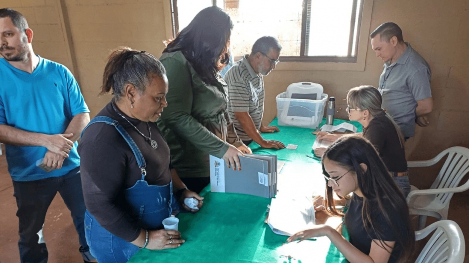 Famílias do São Pedro Mineiro recebem matrículas dos imóveis