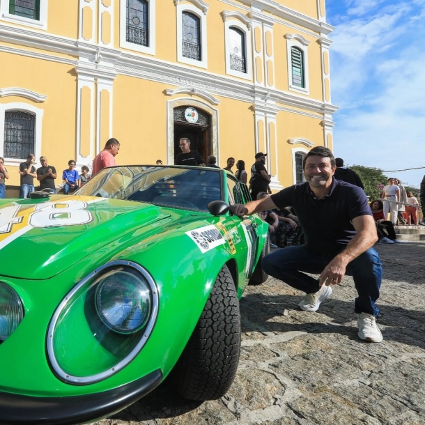 Prefeito Elvis Cezar prestigia Antigomobilismo 2025 em Santana de Parnaíba