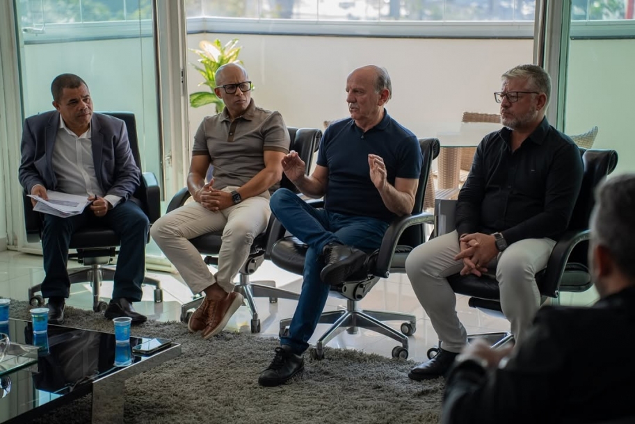 Prefeito Beto Piteri se reúne com representantes das autoescolas de Barueri 