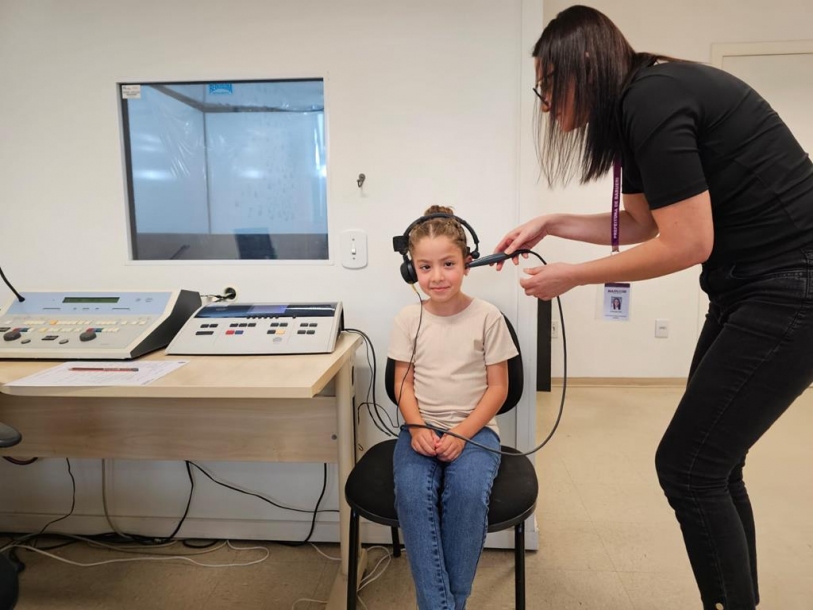 Barueri amplia triagem auditiva em alunos com tecnologia e agilidade