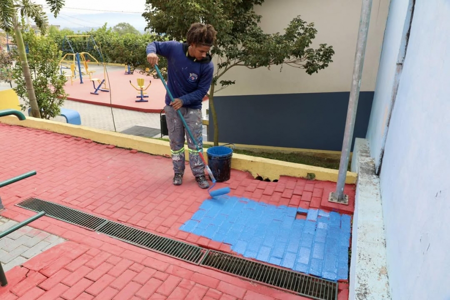 Elvis Cezar participa da Operação Bairro Limpo no Cristal Park 