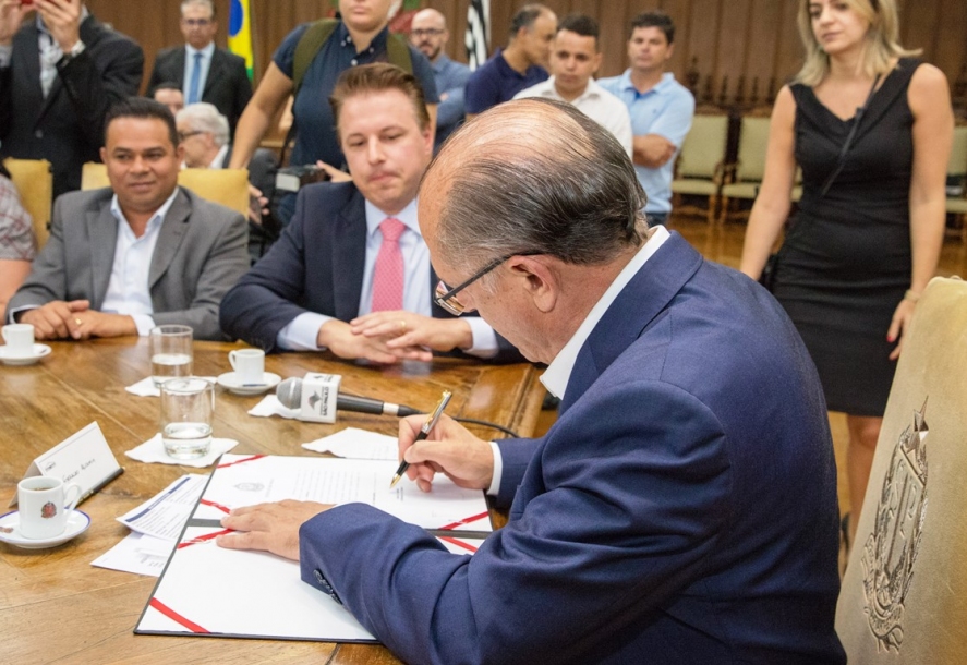 Governo estadual oficializa unidade do Bom Prato em Itapevi