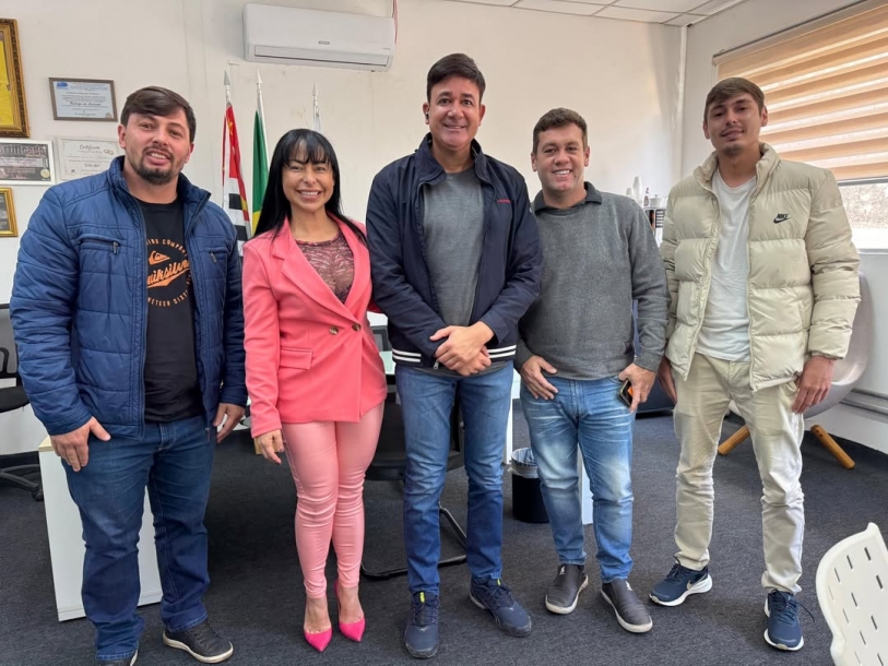 Rodrigo Andrade recebe representantes de Pirapora para discutir desenvolvimento regional