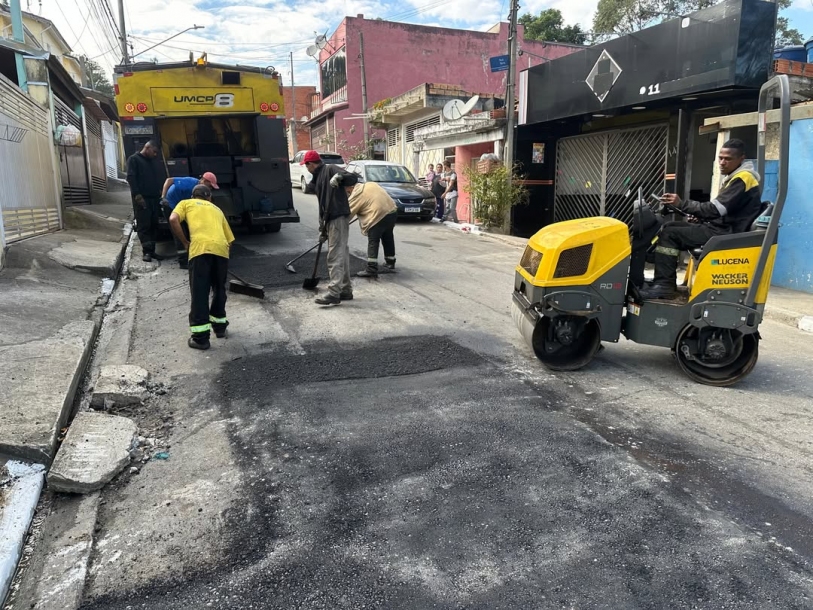 Santana de Parnaíba intensifica ações de zeladoria e tapa-buraco nos bairros