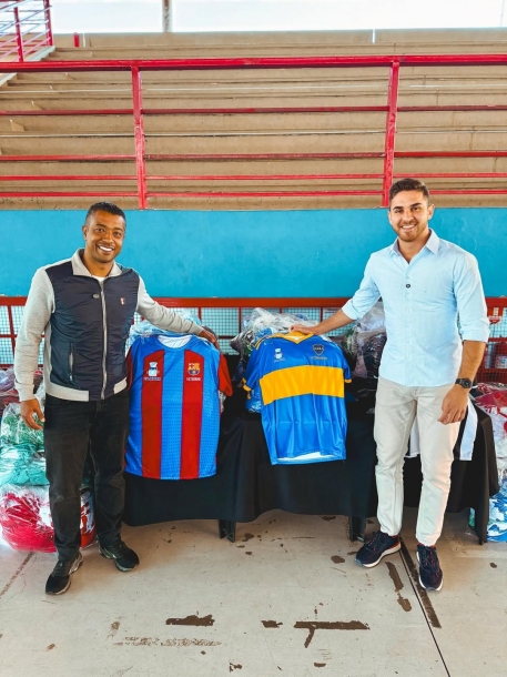 Kauan Berto entrega uniformes para o Campeonato Veterano, Veteraníssimo e Master