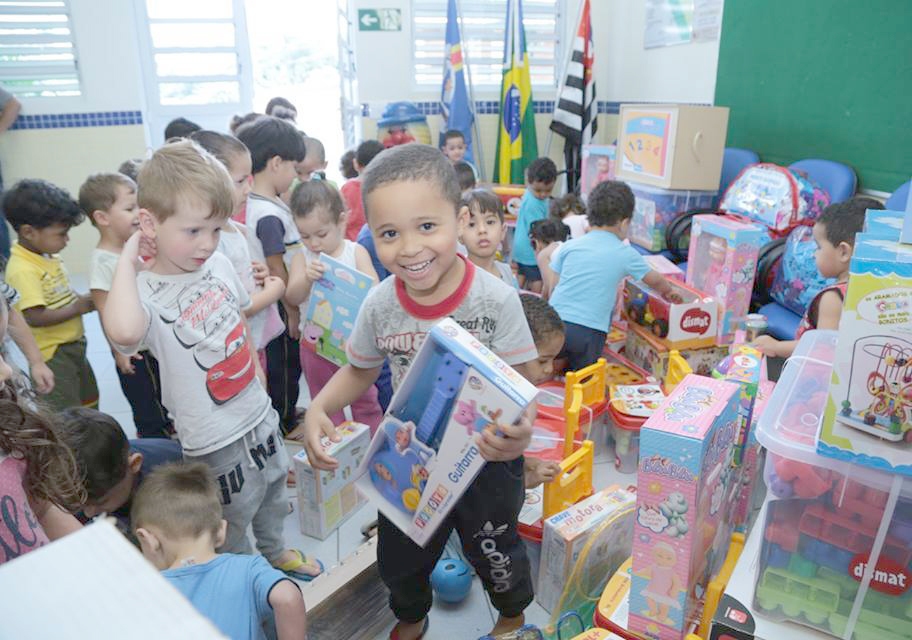 Novos brinquedos foram entregues em 17 Colégios Infantis