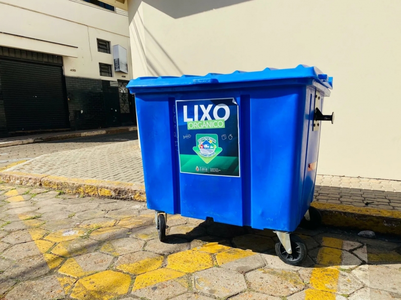 Prefeitura instala novos containers de resíduos sólidos em várias regiões da cidade    