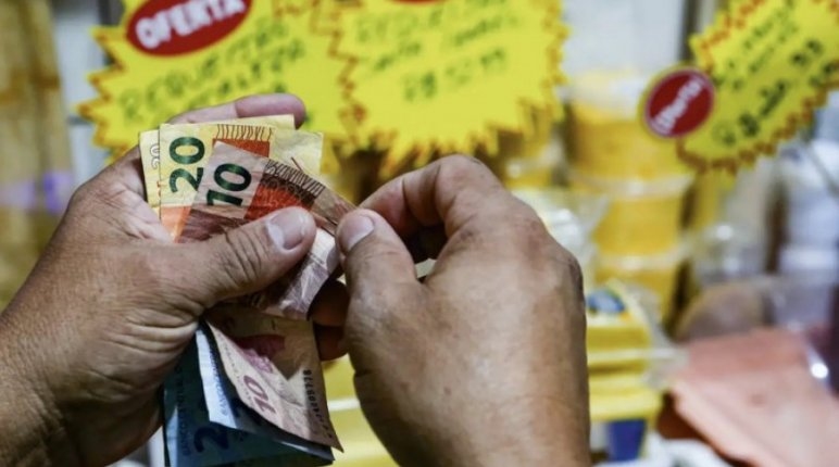 Pressionada por conta de luz, prévia da inflação de julho é de 0,36%