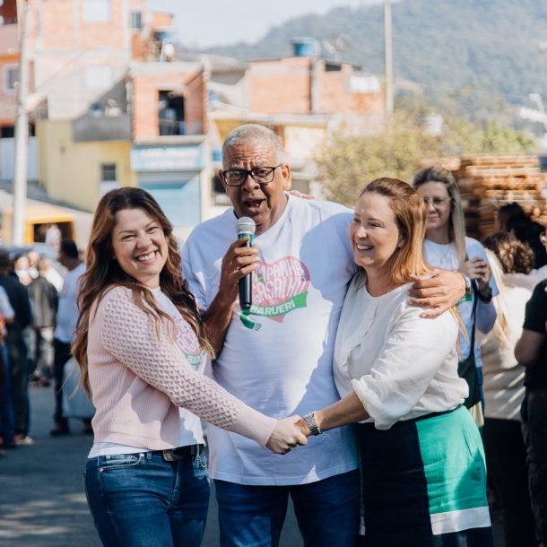 Damaris Piteri participa de entrega da Campanha do Agasalho na Vila Ceres e Morellato 