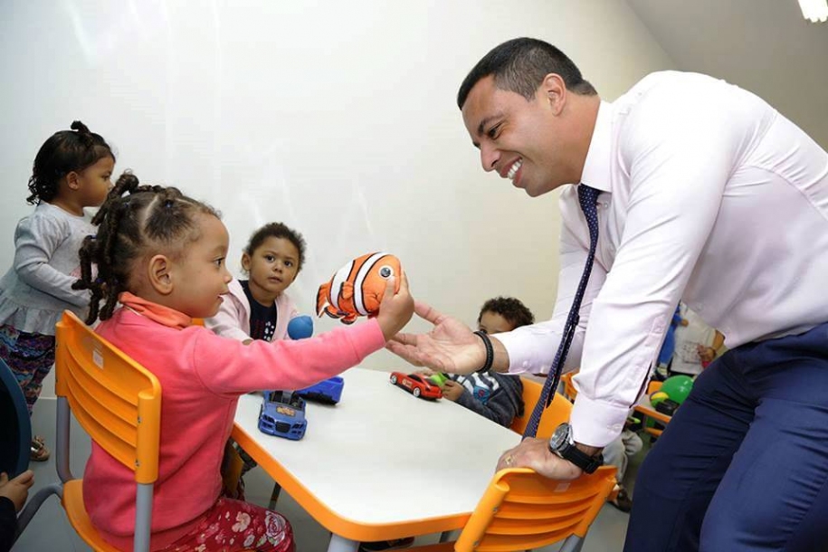 Rogério Lins acompanha volta às aulas na Creche São Pedro