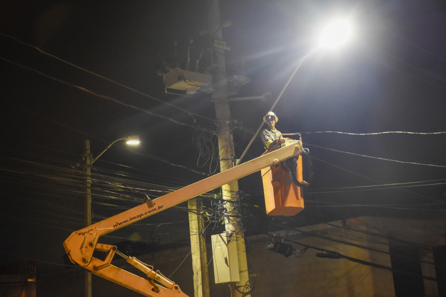 Prefeito Kauan Berto leva iluminação 100% LED ao Vila Nova Paraná