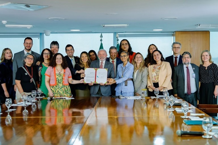 Presidente Lula sanciona lei que proíbe uso de animais em testes cosméticos