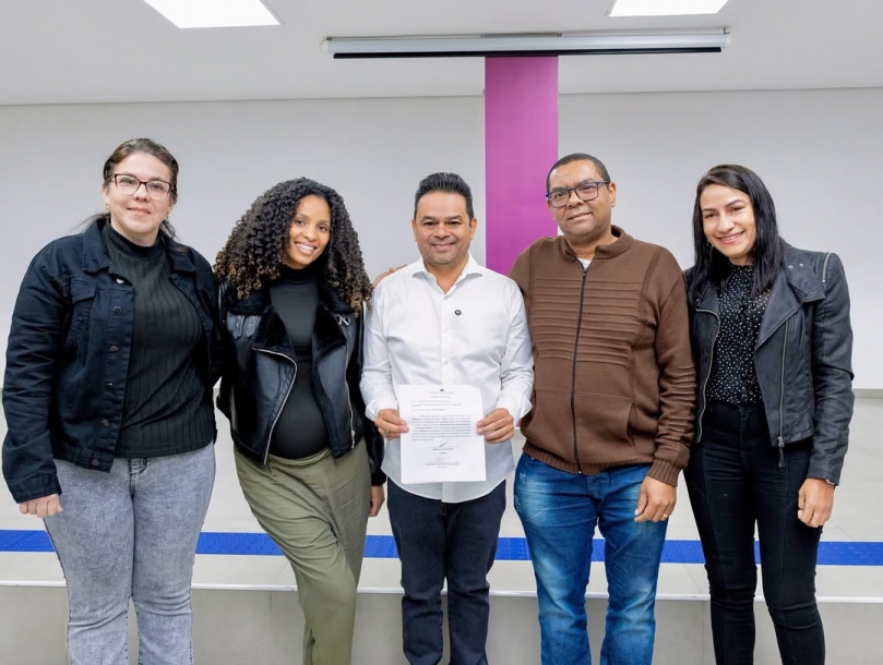 Prefeito Teco empossa 67 novos profissionais da Educação em Itapevi
