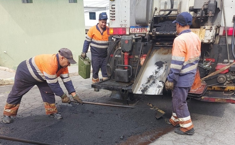 Prefeitura de Jandira realiza operação tapa-buraco nos bairros Vila Eunice e Vila Ercília