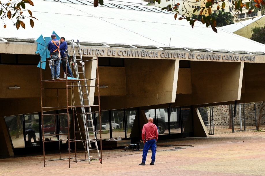 Centro de Convivência Cultural ganha nova identificação visual com instalação de fachada