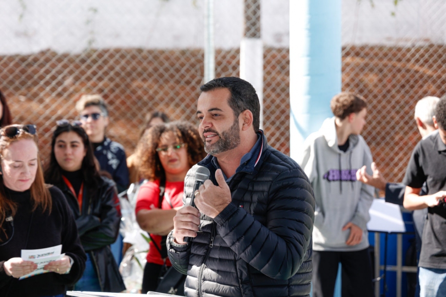 Gustavo Martinelli inaugura quadra poliesportiva na EMEB “Peixinho”