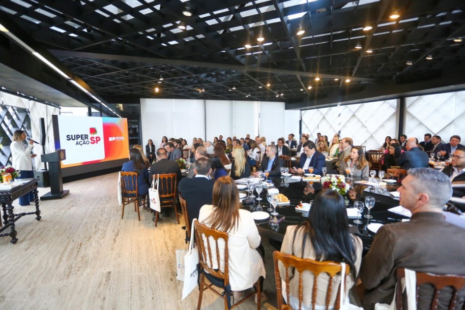 Governo de SP inicia adesão de municípios a programa de superação da pobreza