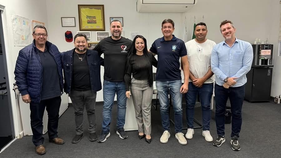 Prefeito Rodrigo Andrade recebe deputado estadual Vitão em Araçariguama 