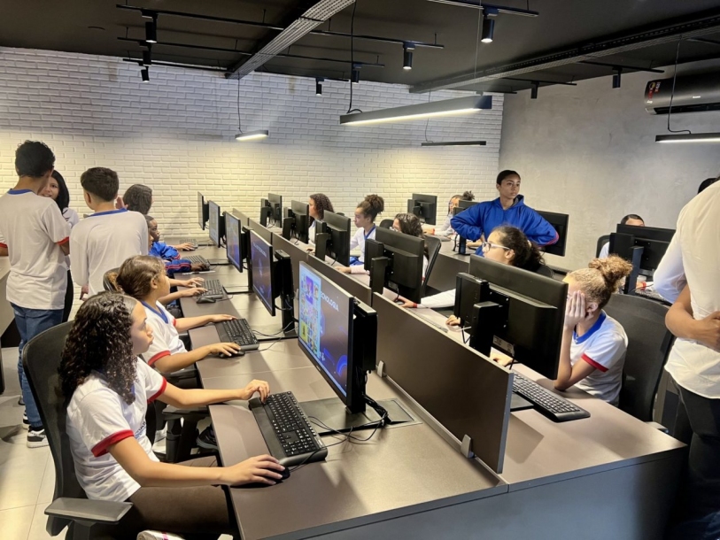 Prefeito Kauan Berto entrega mais uma Sala de Tecnologia em Cajamar