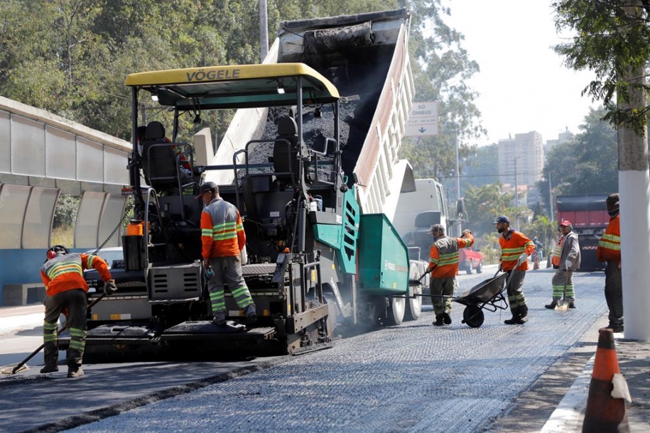 Prefeitura de Barueri recapeia trecho do Corredor Oeste e via de ligação do Centro à Aldeia