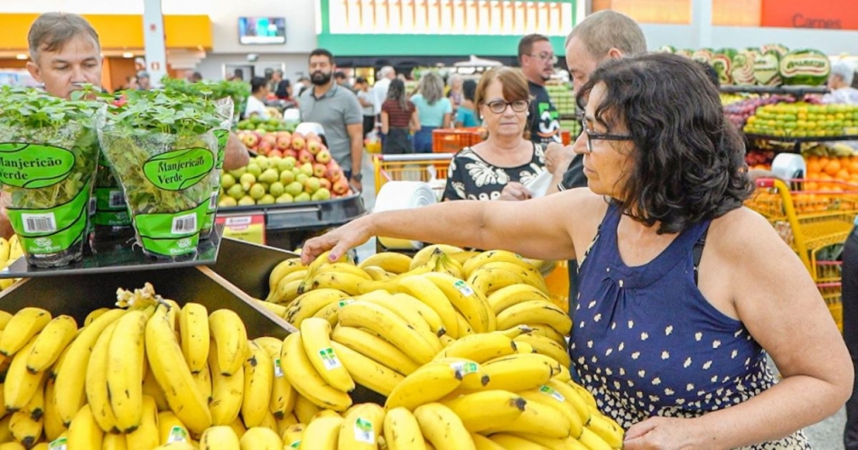 Consumo em supermercados cresceu 4% em julho, aponta Abras