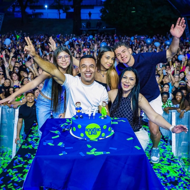 Rogério Lins comemora aniversário com show de Belo e ação solidária em Osasco