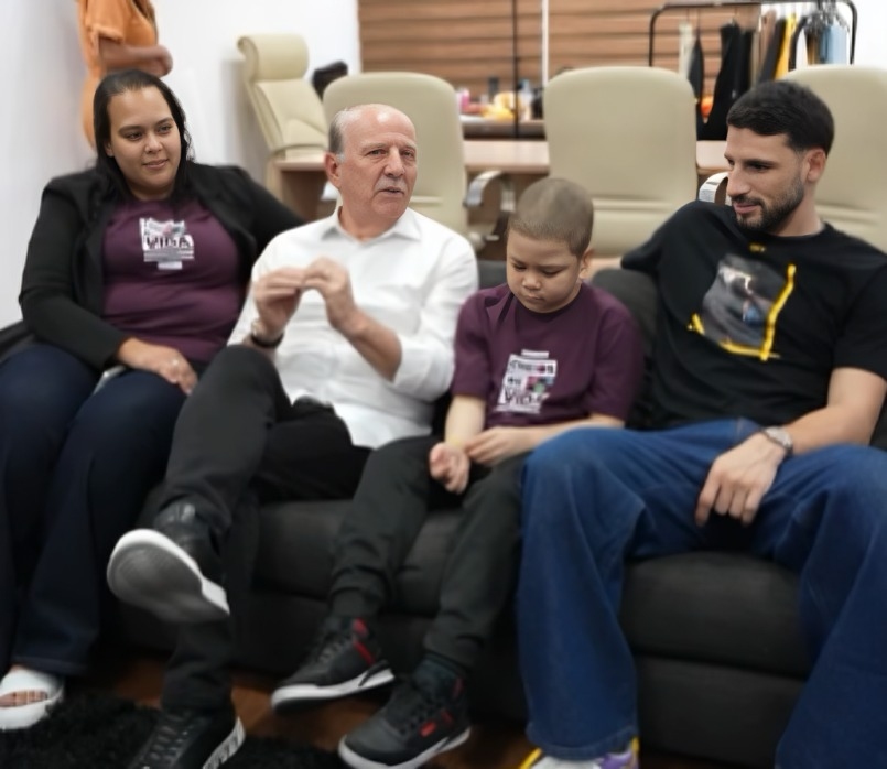 Prefeito Beto Piteri realiza sonho de criança em tratamento no GRAACC de conhecer Calleri