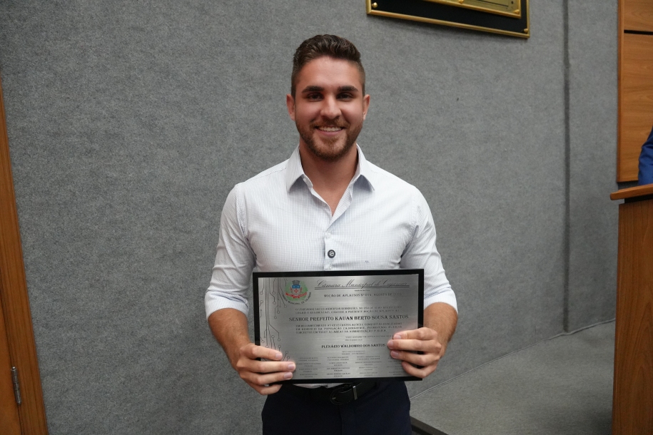 Prefeito Kauan Berto recebe Moção de Aplausos pelos oito meses de gestão 
