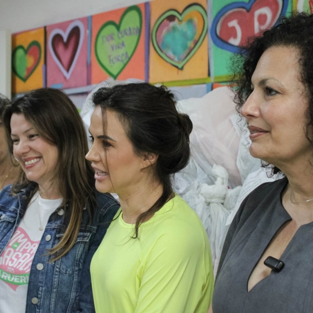 Bruna Furlan e vice-prefeita Dra Claudia participam da entrega da Campanha do Agasalho no Jd. Silveira 