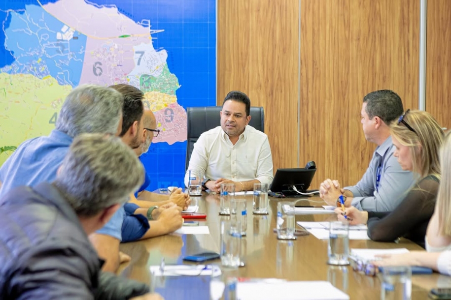 Teco Godoy se reúne com Sabesp para cobrar melhorias no abastecimento em Itapevi