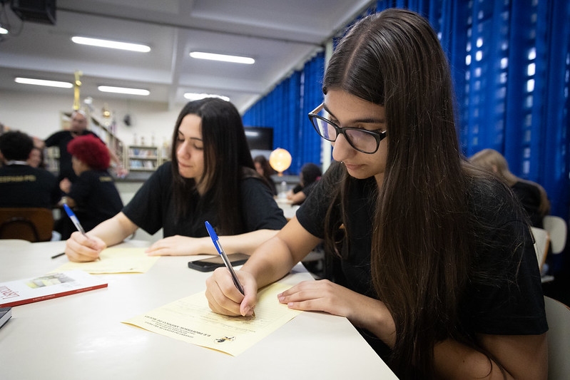 ‘Ver e Aprender’ leva óculos gratuitos a estudantes da rede estadual de SP