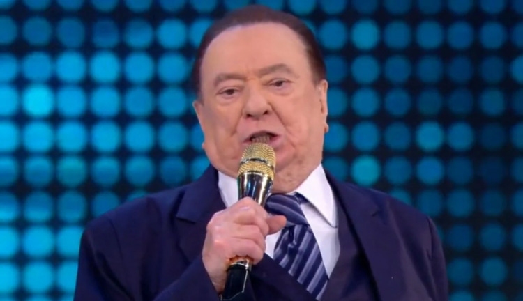 Raul Gil é internado em hospital de SP para bateria de exames